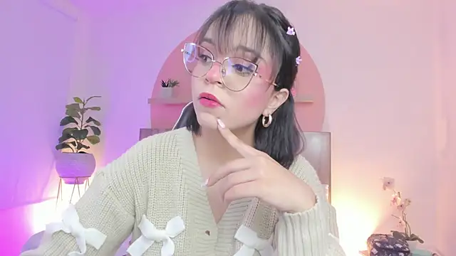 Clara Luu online show from April 12, 2026, 2:59 am