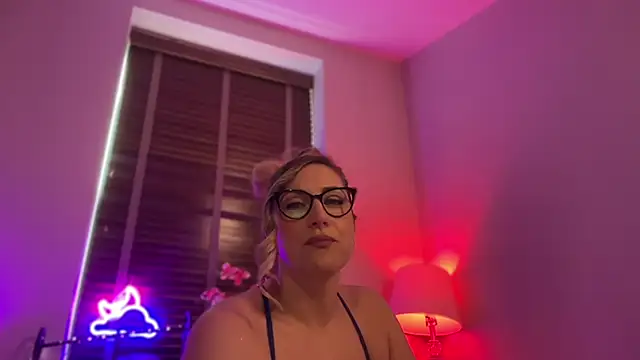 Snapshot of MistresssX chatting on May 27, 2026, 2:02 pm MistresssX online show from May 27, 2026, 2:02 pm
