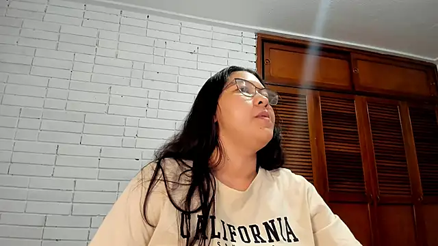 Naia Stant online show from November 7, 2025, 12:04 am