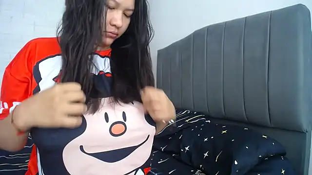 Naia Stant online show from September 20, 2025, 1:05 pm