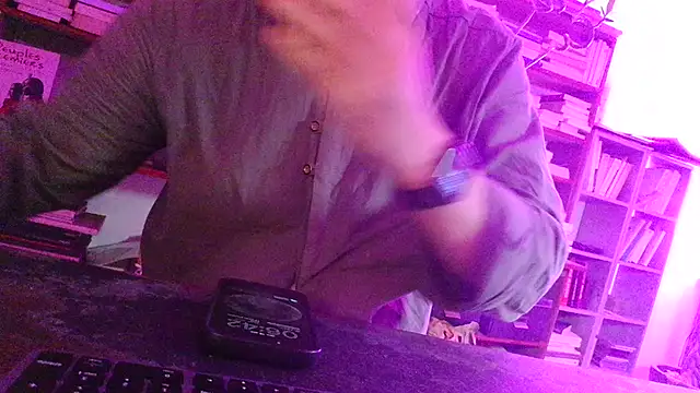 yvanbonar online show from October 16, 2025, 4:43 am