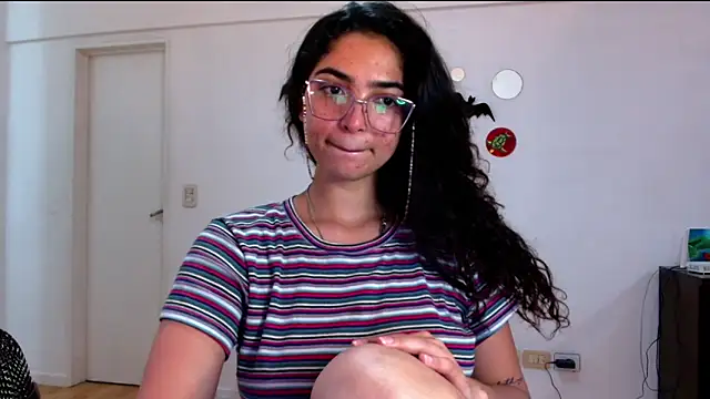 Snapshot of Ariagal chatting on October 22, 2025, 11:14 pm Ariagal online show from October 22, 2025, 11:14 pm