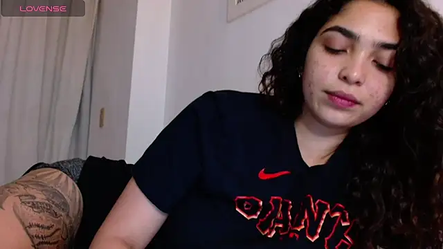 Snapshot of Ariagal chatting on November 19, 2025, 11:16 pm Ariagal online show from November 19, 2025, 11:16 pm