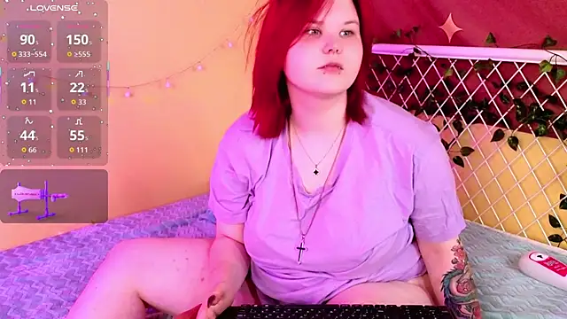 fillisfox  online show from October 13, 2025, 4:19 pm