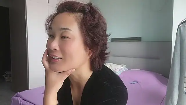 Snapshot of Eve-o chatting on September 22, 2025, 1:33 am Eve-o online show from September 22, 2025, 1:33 am