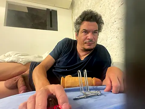 Snapshot of twitshe chatting on October 30, 2025, 12:31 am twitshe online show from October 30, 2025, 12:31 am