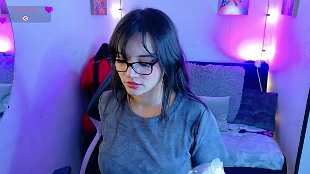 MiaVelvetDoll online show from October 6, 2025, 1:23 pm