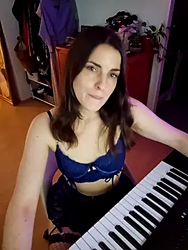 Snapshot of BelleFelicitas chatting on November 28, 2025, 6:08 pm BelleFelicitas online show from November 28, 2025, 6:08 pm