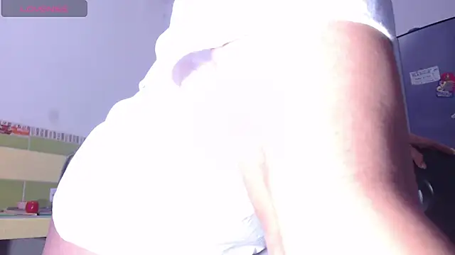 Snapshot of DonnaDidiamantti chatting on December 5, 2025, 7:45 pm DonnaDidiamantti online show from December 5, 2025, 7:45 pm