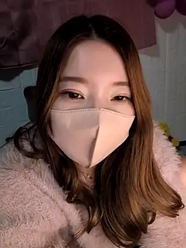 yuuhichan online show from April 21, 2026, 4:02 pm