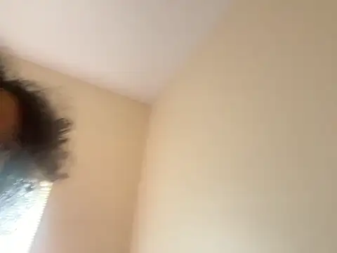 luvrgrllani online show from September 9, 2025, 8:29 pm