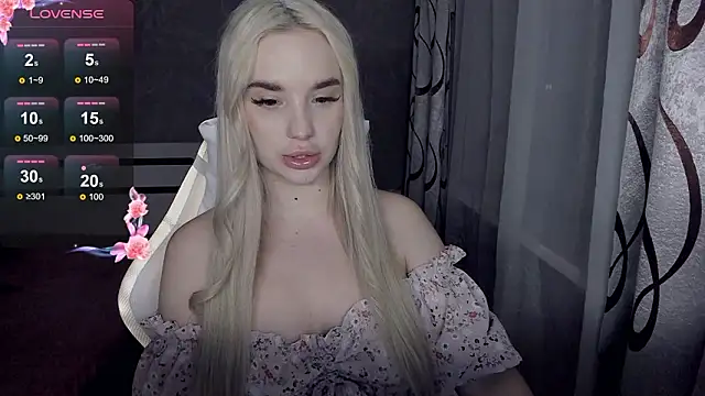 KiraKrox online show from February 18, 2026, 8:49 pm