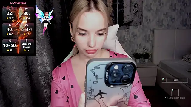 KiraKrox online show from October 20, 2025, 6:41 pm