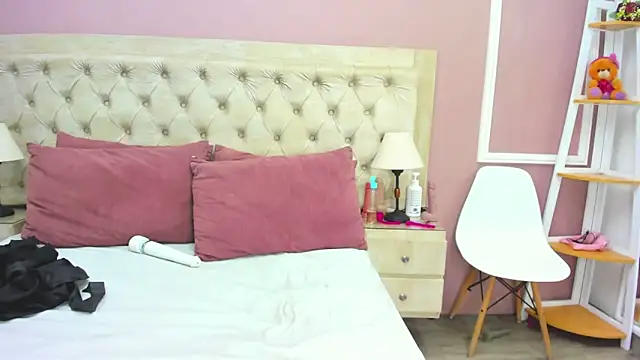 Snapshot of merlyaluna chatting on September 29, 2025, 2:34 pm merlyaluna online show from September 29, 2025, 2:34 pm