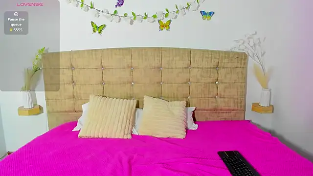 Electra  moon online show from April 26, 2026, 6:16 pm