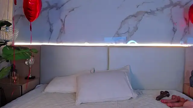 Celeste-Evanns online show from February 13, 2026, 7:47 pm