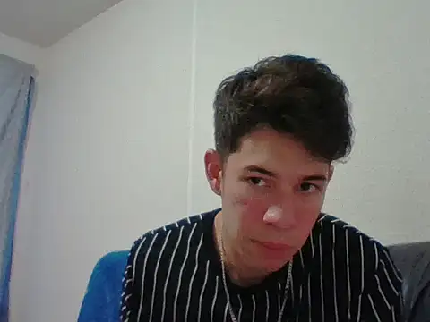 Maxtaylor18 online show from November 6, 2025, 11:53 pm