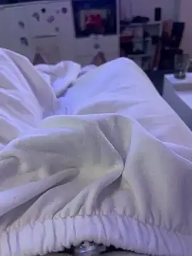 Snapshot of shaker75019paris chatting on September 21, 2025, 4:56 pm shaker75019paris online show from September 21, 2025, 4:56 pm