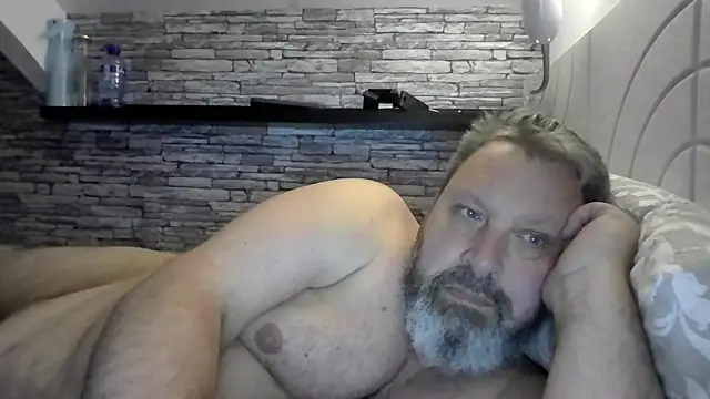 Snapshot of BigMan738@xh chatting on May 17, 2026, 10:32 pm BigMan738xh online show from May 17, 2026, 10:32 pm