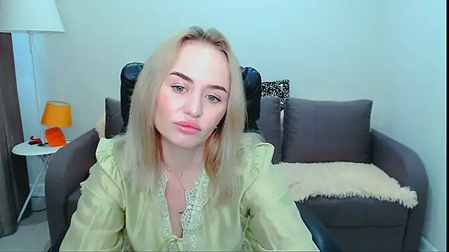 LiluMoon   online show from May 17, 2026, 11:21 am