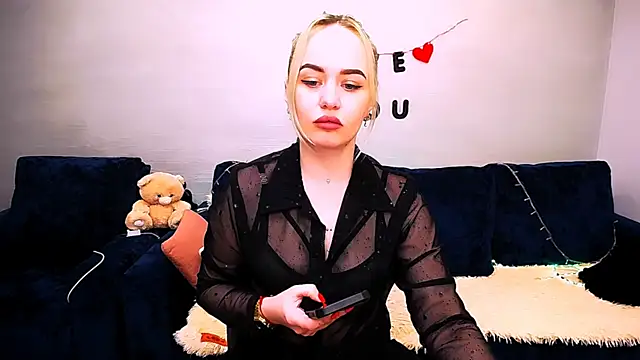 LiluMoon   online show from March 27, 2026, 7:39 am