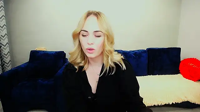 Snapshot of LiluMoon__ chatting on June 28, 2026, 3:18 pm LiluMoon online show from June 28, 2026, 3:18 pm