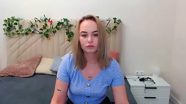 LiluMoon   online show from May 14, 2026, 11:29 am