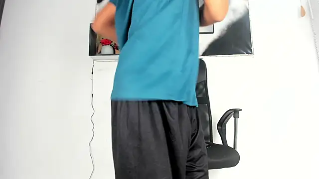 tyler twink boy online show from October 1, 2025, 1:48 pm