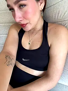 Isa Villamarin online show from September 25, 2025, 3:07 pm