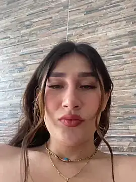 Isa Villamarin online show from October 20, 2025, 2:39 pm