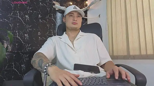 Snapshot of Alexander_ferre chatting on May 29, 2026, 12:22 pm Alexander ferre online show from May 29, 2026, 12:22 pm