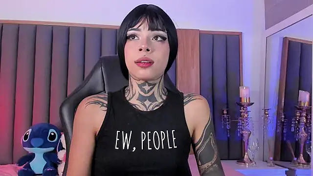 misstomie  online show from November 11, 2025, 4:13 pm