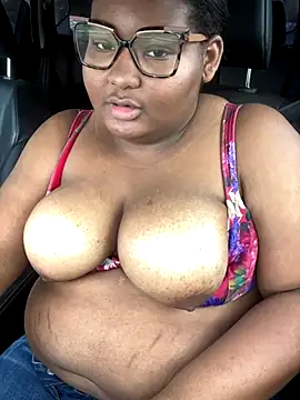 Snapshot of PoppyLuxe chatting on November 8, 2025, 3:15 pm PoppyLuxe online show from November 8, 2025, 3:15 pm