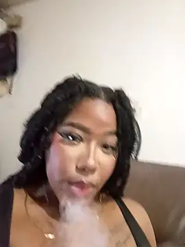 Nahomi Rivera online show from November 13, 2025, 9:08 pm