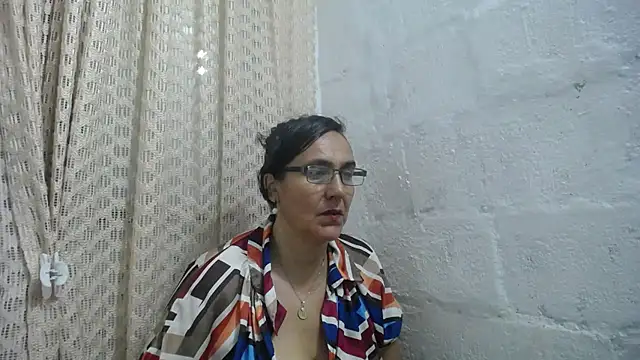 gabbyparker  online show from April 13, 2026, 9:35 am