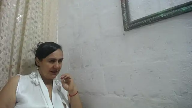 gabbyparker  online show from May 9, 2026, 9:23 am