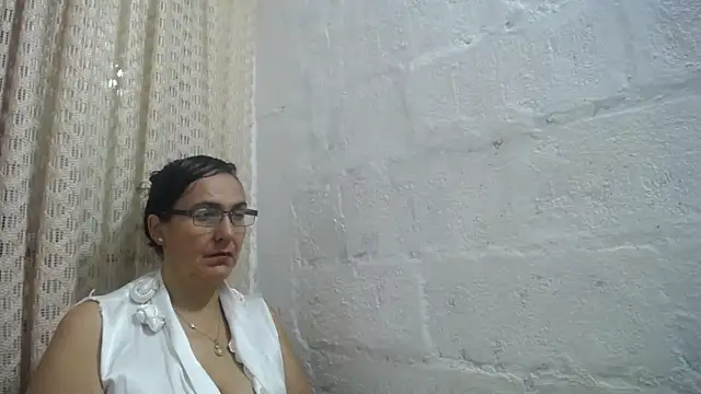 gabbyparker  online show from April 26, 2026, 8:55 am