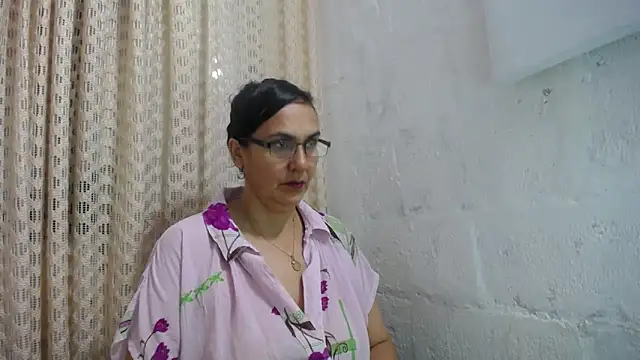 gabbyparker  online show from December 5, 2025, 9:30 am