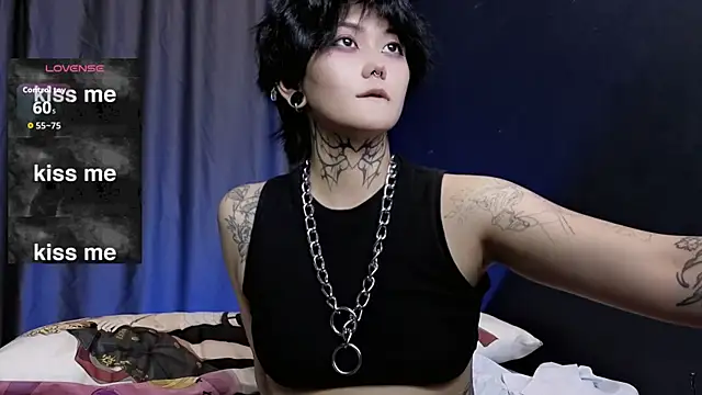 Snapshot of GothXRaven chatting on October 17, 2025, 4:09 pm GothXRaven online show from October 17, 2025, 4:09 pm