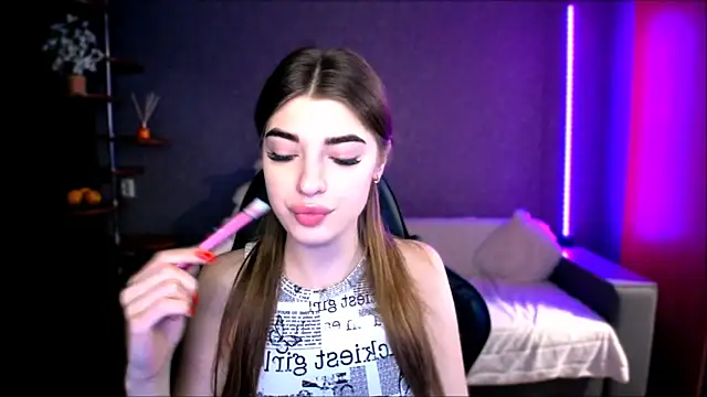 Dianaa Lee0 online show from September 10, 2025, 7:24 pm