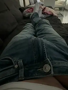 maxmaxmad8502 online show from April 8, 2026, 4:47 am