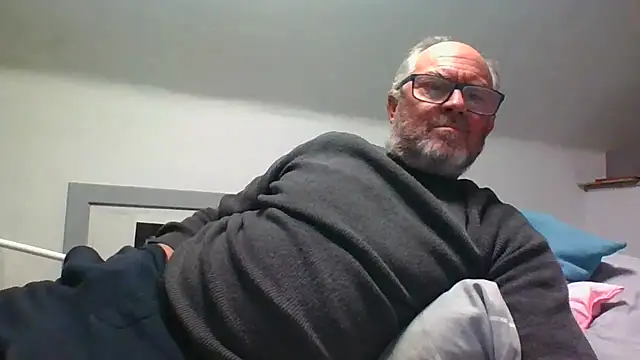 Snapshot of naughtygrandad1 chatting on December 17, 2025, 8:03 pm naughtygrandad1 online show from December 17, 2025, 8:03 pm