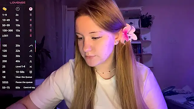 Snapshot of PandaFluff chatting on September 15, 2025, 4:51 pm PandaFluff online show from September 15, 2025, 4:51 pm