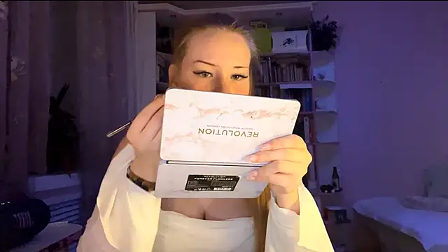 Snapshot of PandaFluff chatting on September 21, 2025, 10:15 pm PandaFluff online show from September 21, 2025, 10:15 pm