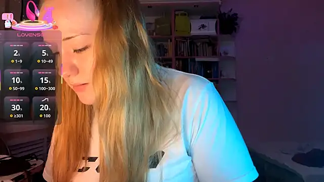 Snapshot of PandaFluff chatting on September 19, 2025, 4:44 pm PandaFluff online show from September 19, 2025, 4:44 pm