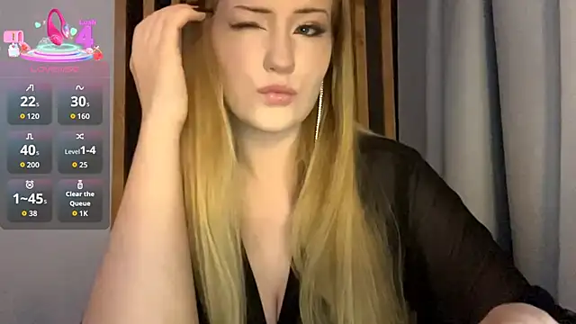 Snapshot of PandaFluff chatting on October 31, 2025, 4:36 pm PandaFluff online show from October 31, 2025, 4:36 pm