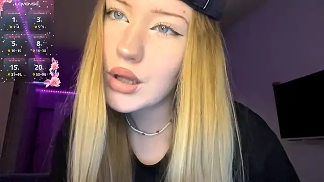 PandaFluff online show from April 17, 2026, 5:49 pm