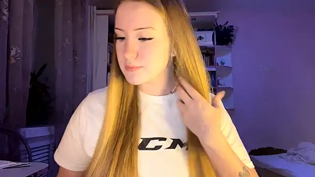 Snapshot of PandaFluff chatting on September 25, 2025, 4:13 pm PandaFluff online show from September 25, 2025, 4:13 pm