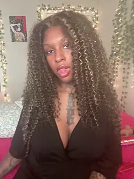 MistiSavannah online show from February 16, 2026, 2:05 pm