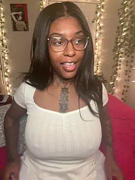 MistiSavannah online show from February 21, 2026, 12:07 pm